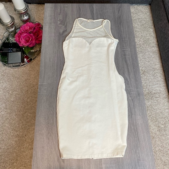 White dress - Picture 2 of 6